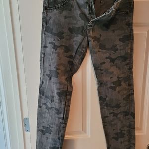 HUDSON BLACK CAMO JEANS Size 30